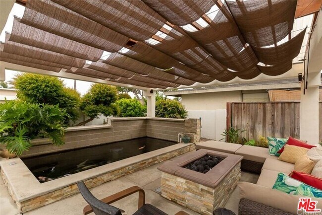 Building Photo - 16721 Phelps Ln