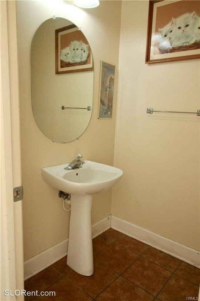 Building Photo - 5 br, 3 bath House - 316 Leroy Court