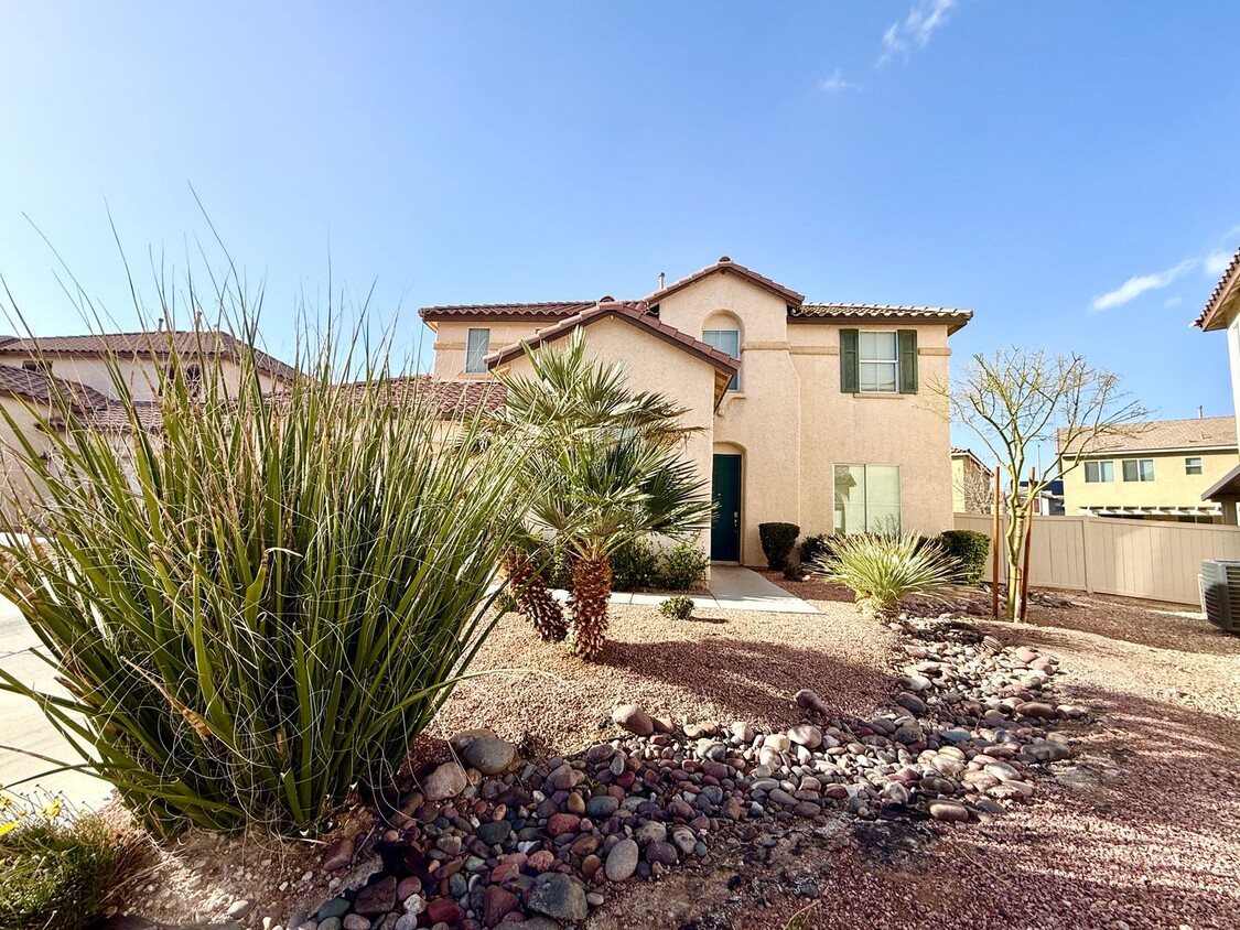 Primary Photo - 5 Bedroom home in North Las Vegas with a P...