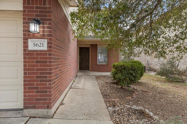 Foto del edificio - 5621 Abby Ann Ln