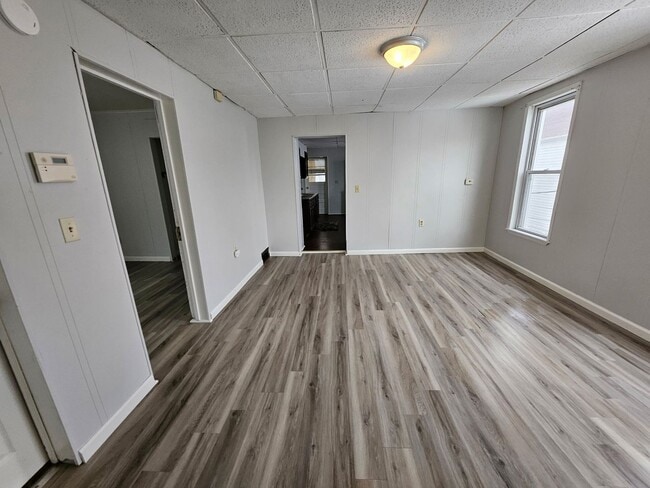 Building Photo - 310 W 18th St