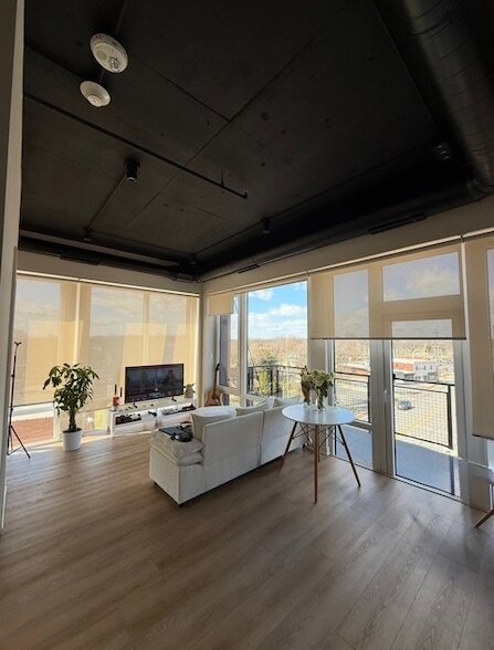 Foto del edificio - 2725 N Thatcher Ave