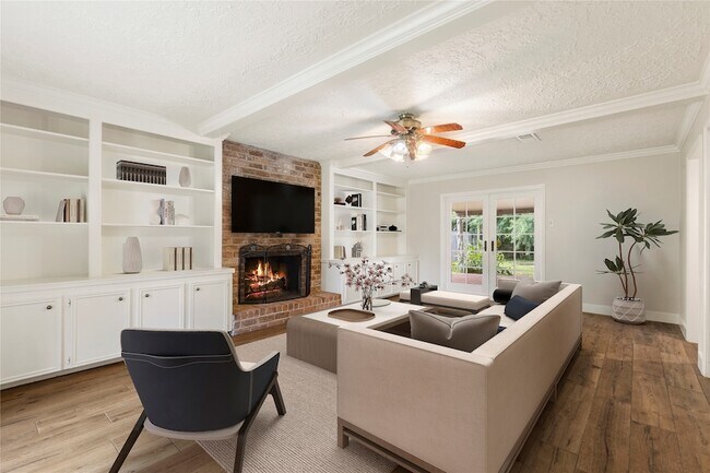 Foto del edificio - 8215 Winding Hill Ln