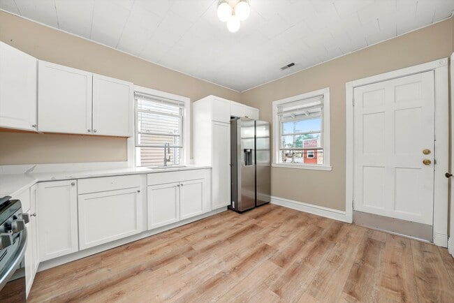 Foto del edificio - 3521 W Diversey Ave