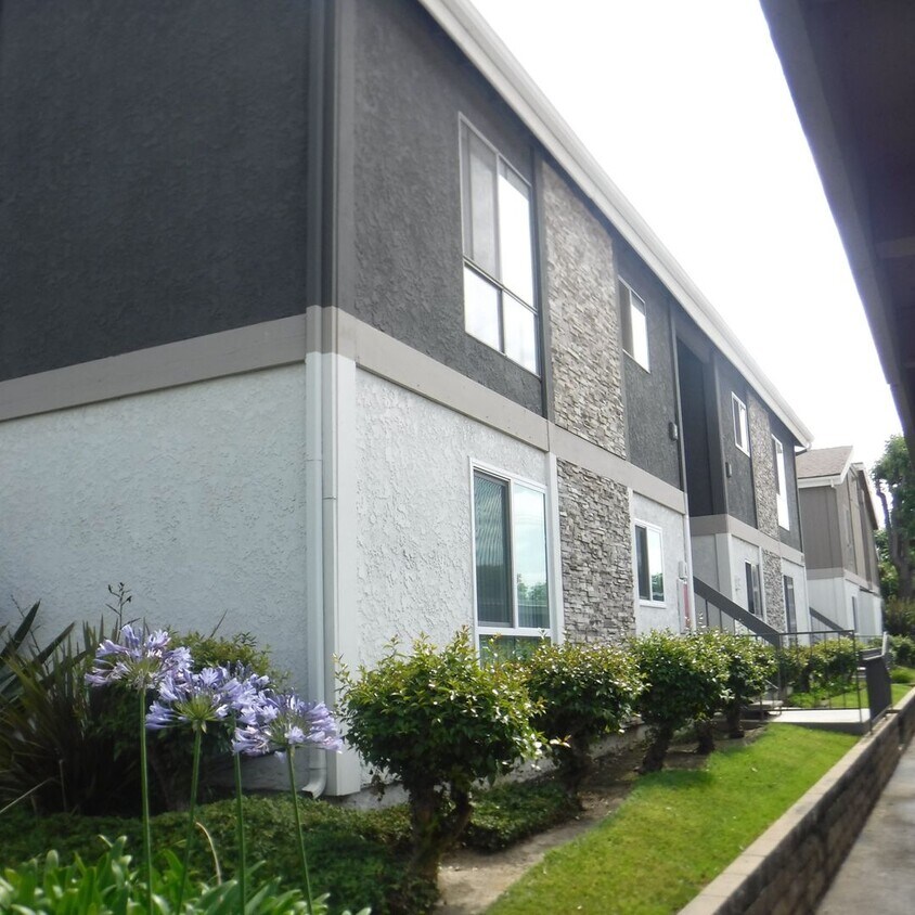 Foto principal - Lakeshore: Upper 2 Bedroom 1 Bath,