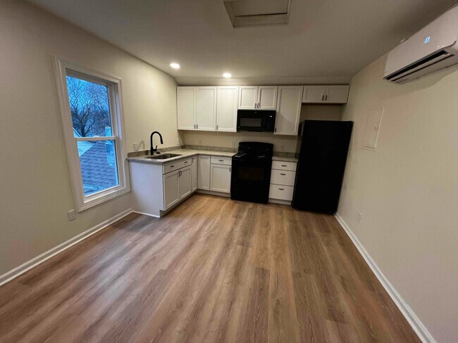 Foto del edificio - 529 E Grand River Ave