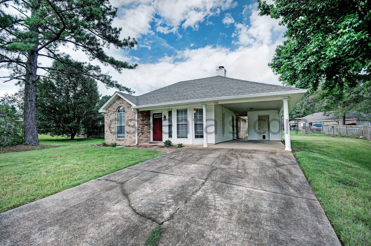 Primary Photo - 1102 Cabbott Ln