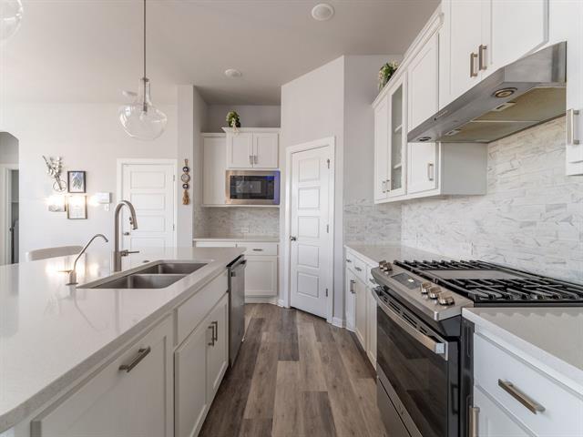 Foto del edificio - 14068 Theodora Ln