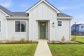 Building Photo - YardHomes Spring West