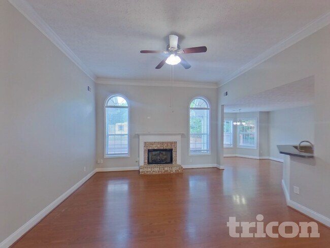 Building Photo - 122 Ivy Trce