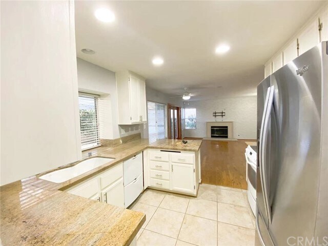 Foto del edificio - 5888 Thornhill Dr