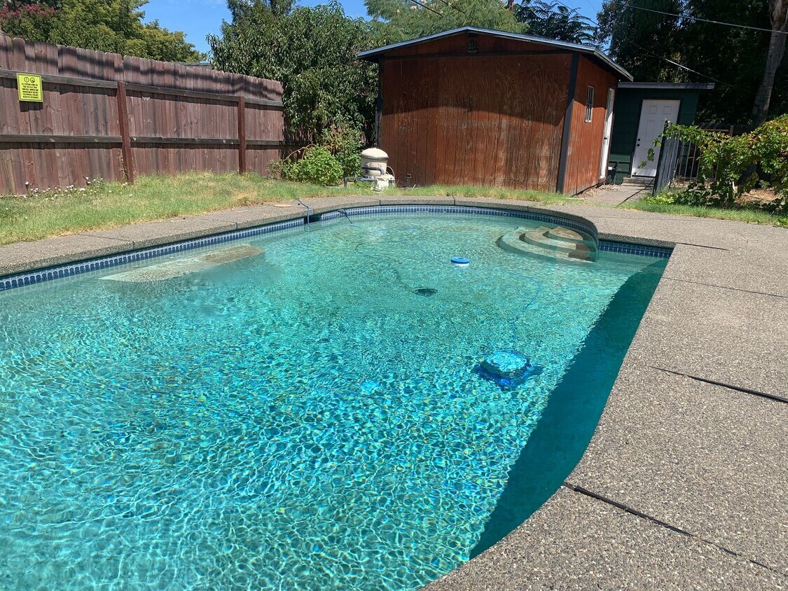 Primary Photo - Adorable 3 bedroom home with pool and garden