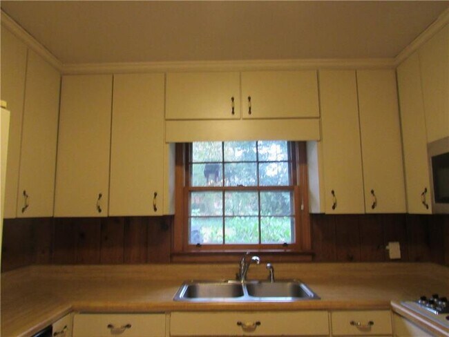 Building Photo - 2153 Sedalia Ct