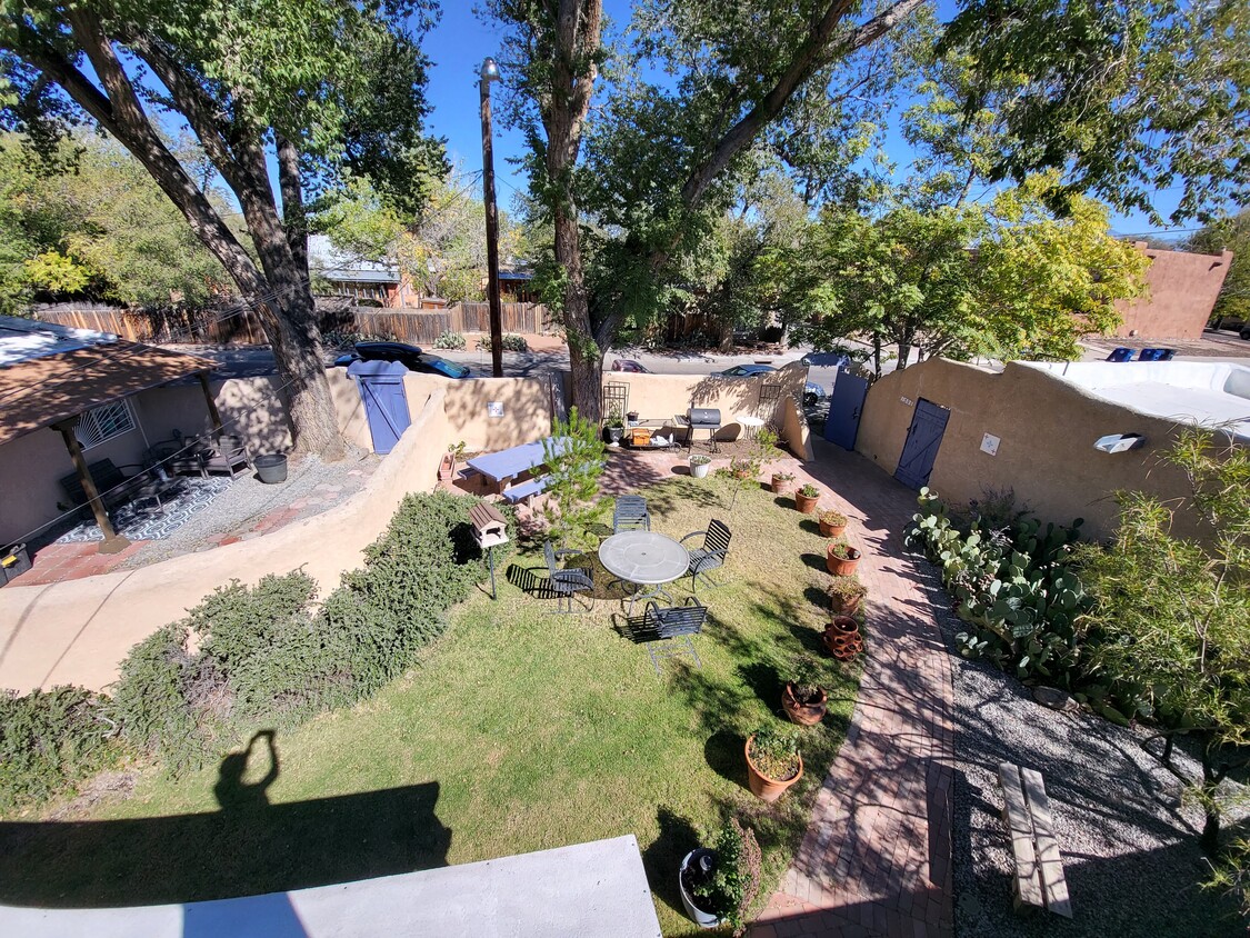 Courtyards - 1510 Fruit Ave NW