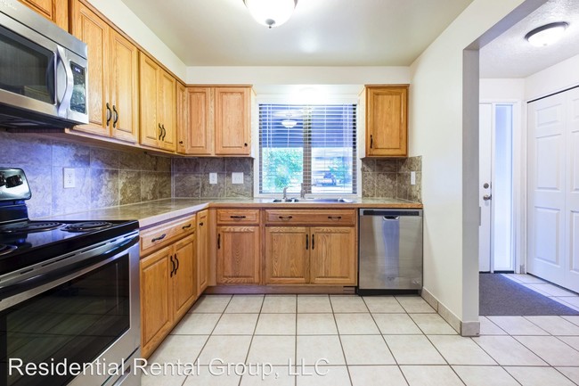 Building Photo - 3 br, 2 bath House - 20845 SW Regal Court