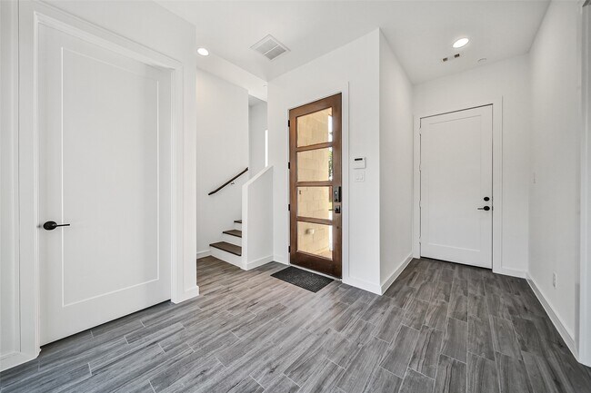 Foto del edificio - 815 W 17th St