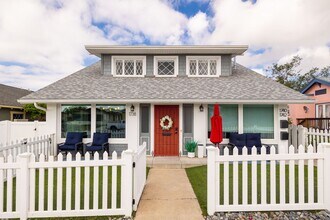 Building Photo - Beautifully updated 3-bedroom, 2.5-bathroom Craftsman in the heart of South Park