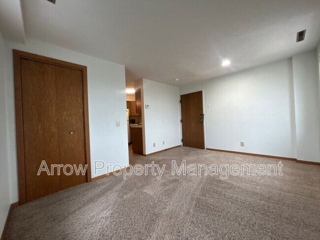 Foto del edificio - 208 E 5th St