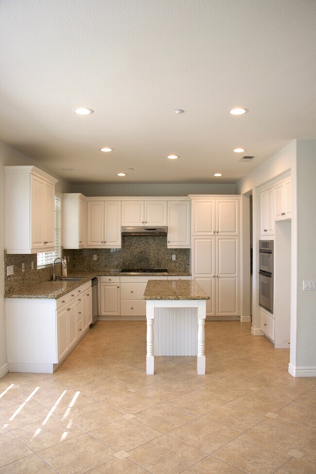 Building Photo - 2 Cousteau Ln