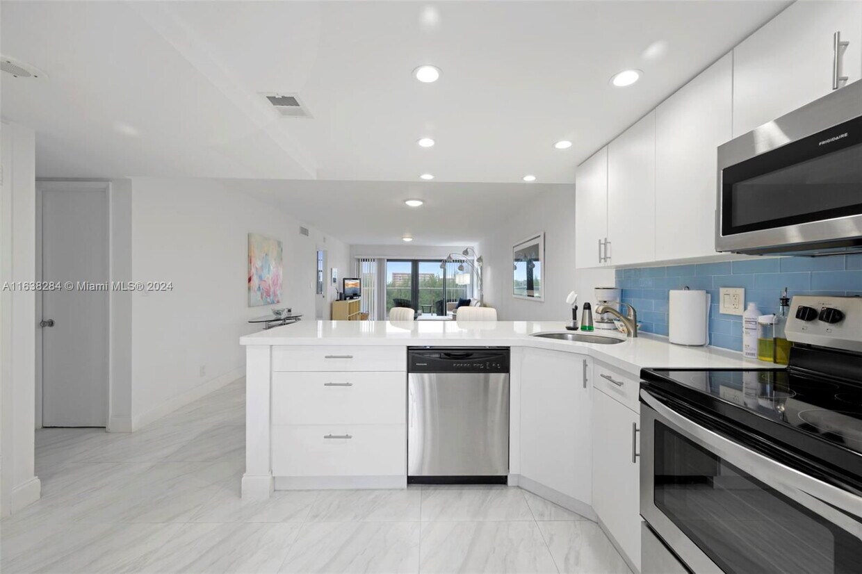 Foto principal - 1401 N Riverside Dr