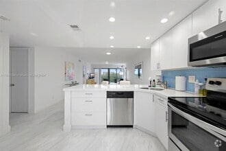 Building Photo - 1401 N Riverside Dr