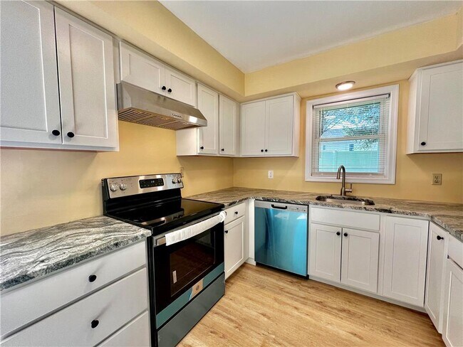 Foto del edificio - 2404 Northwood Ave
