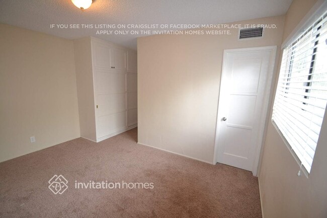 Foto del edificio - 8138 Darby Ave
