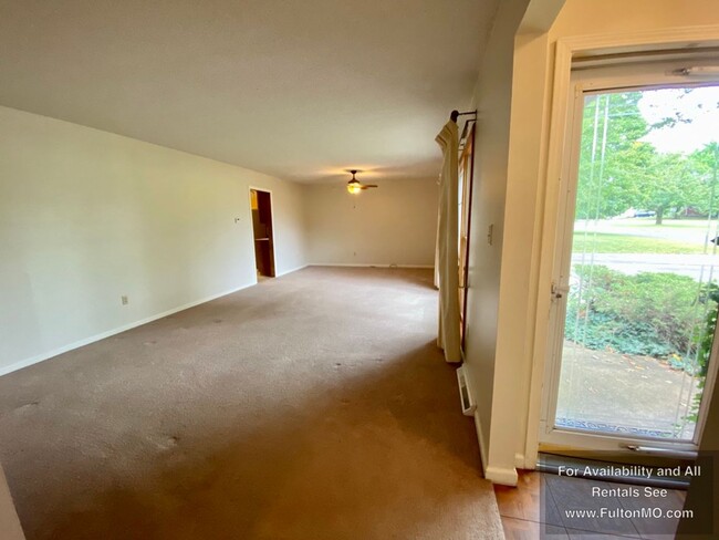 Building Photo - 1803 North School Road Fulton, MO 65251