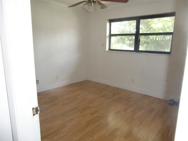 Building Photo - 10575 Royal Palm Blvd