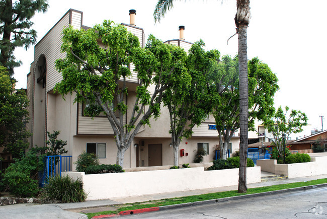 Building Photo - French Park Apartments