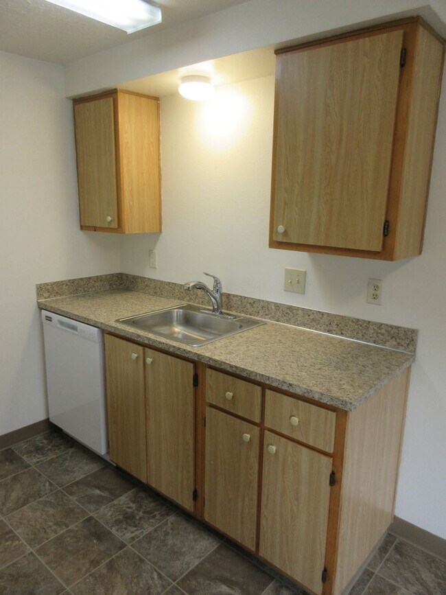 Foto del edificio - Quiet Downstairs Two Bedroom Apartment in ...
