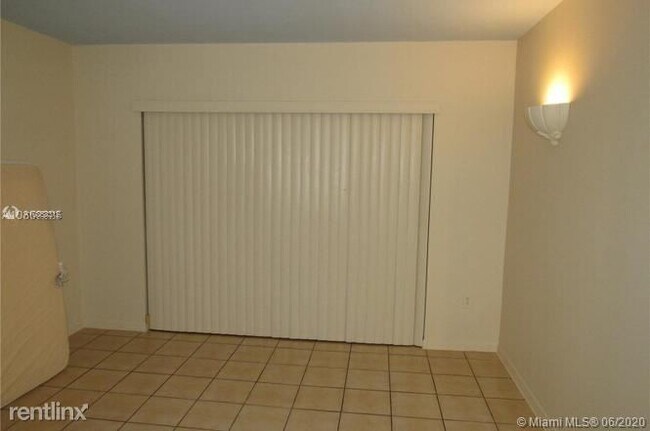 Building Photo - 870 SW 129th Pl