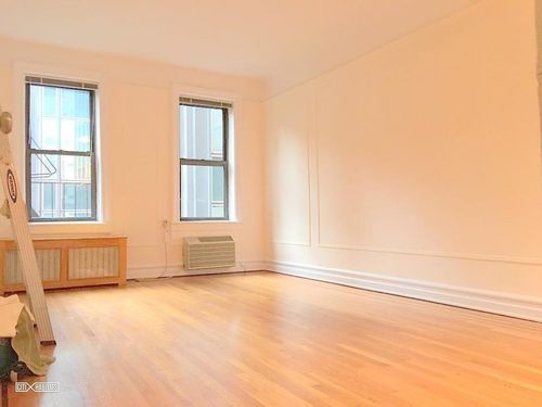 Primary Photo - 214 E 51st St