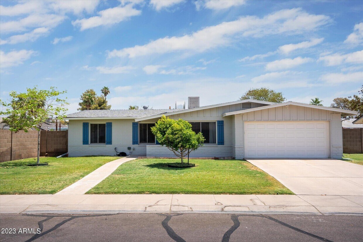Primary Photo - 3215 S Kachina Dr