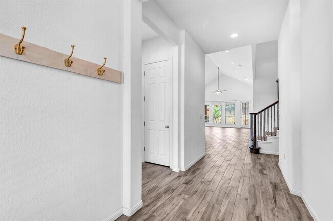 Building Photo - 2907 Zelma Dr