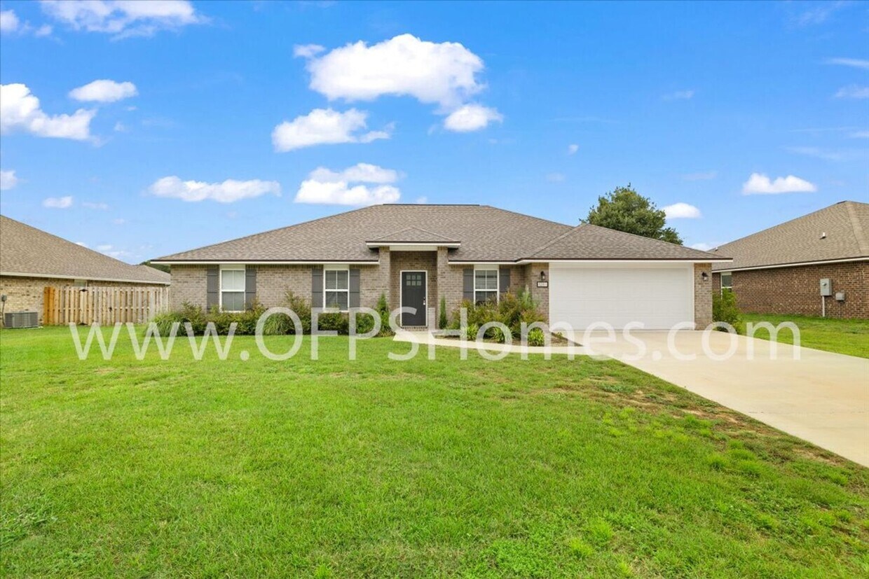 Foto principal - Like New Crestview 4bed/2bath Available Today