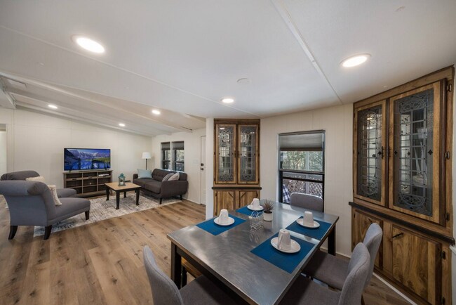 Building Photo - 1255 Songbird Dr