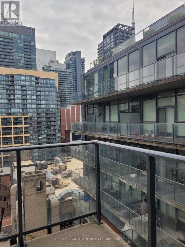 Photo du bâtiment - 478-1478 King St W
