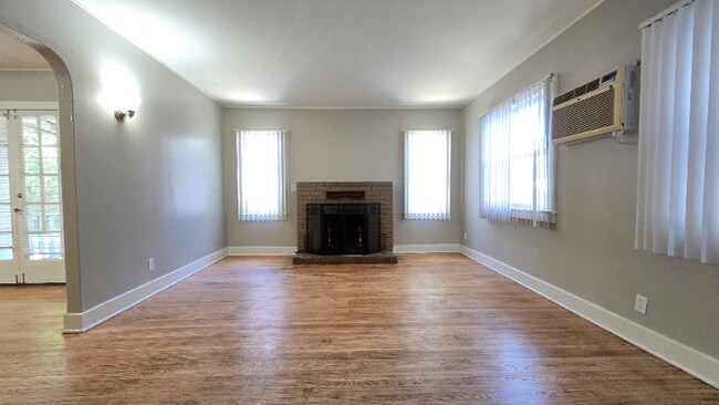 Building Photo - 915 Beverly Way
