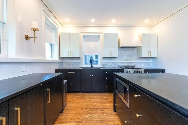 Foto del edificio - Gorgeous U-City Pershing Ave 4 bedroom/3 bath GEM - Fully Furnished with CLASS AND ELEGANCE - Mus...