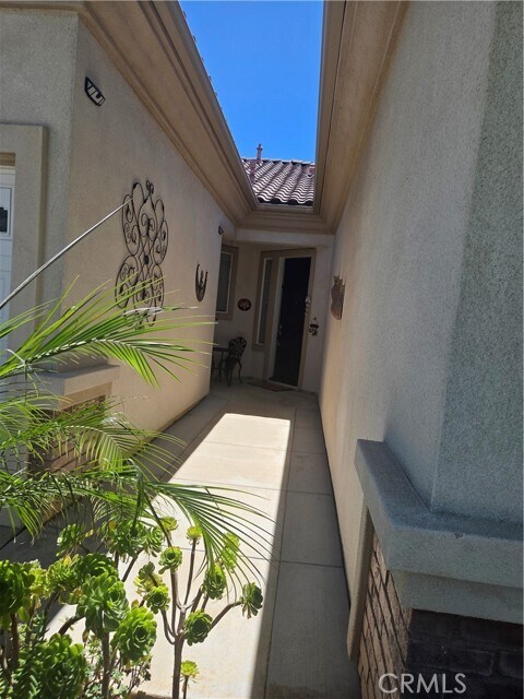 Foto del edificio - 1704 Reyes Ln