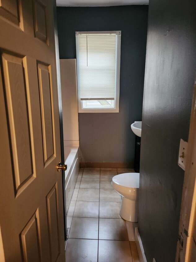 40 Lilac St Unit 2, New Haven, CT 06511 Room for Rent in New Haven, CT