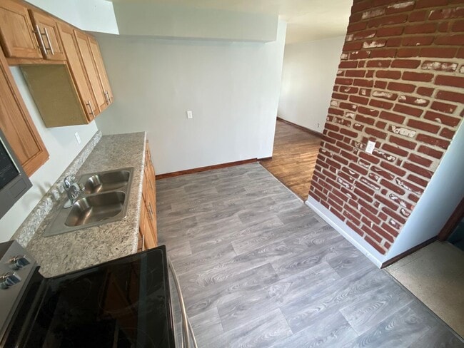 Building Photo - 4BR 1 bath