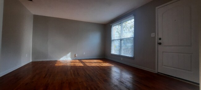 Photo - 1312 Hawkins St House