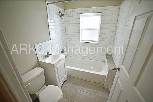 Building Photo - 4025 Harrison St