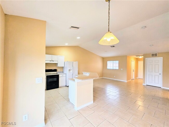 Building Photo - 1114 Harry Ave S