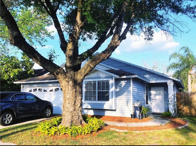 Building Photo - 1413 Tiverton Dr