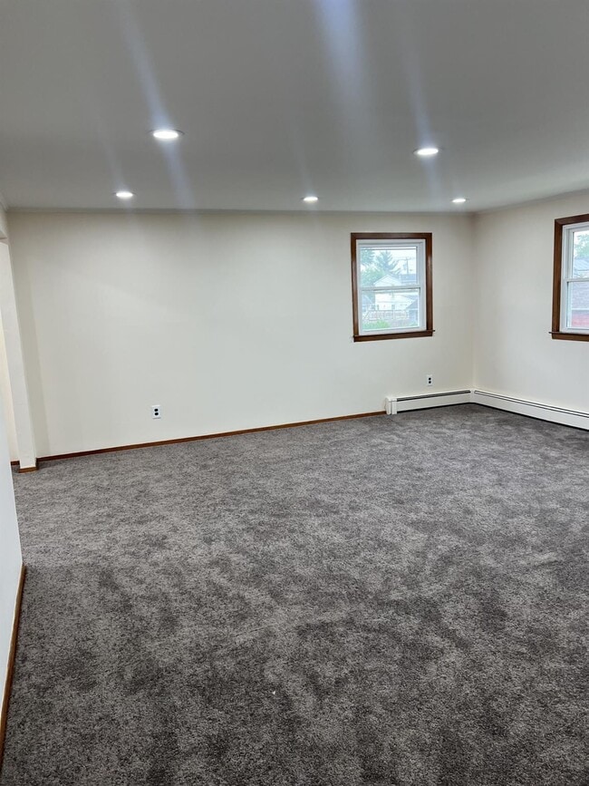 Building Photo - 5 Brighton Pl