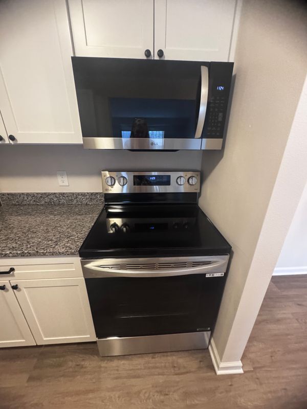 Foto del edificio - 14208 Pinehurst Ln