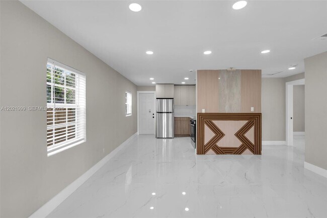 Foto del edificio - 1660 W 26th St